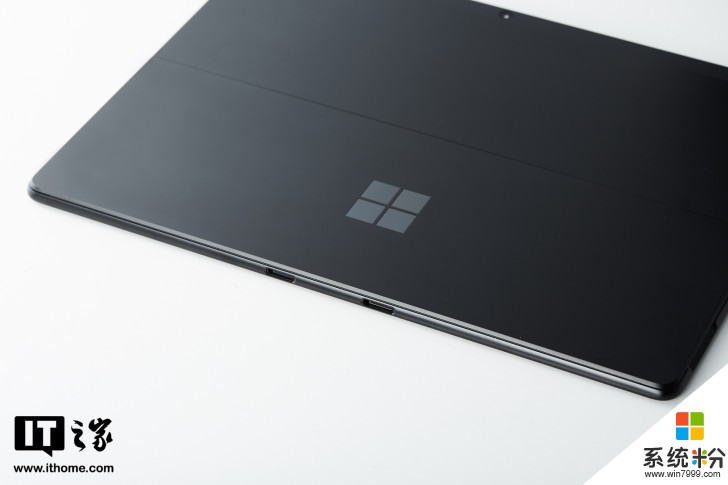 【IT之家開箱】微軟Surface Pro X圖賞：纖薄典雅，輕巧暢連(16)