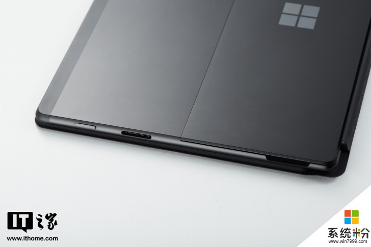 【IT之家开箱】微软Surface Pro X图赏：纤薄典雅，轻巧畅连(17)