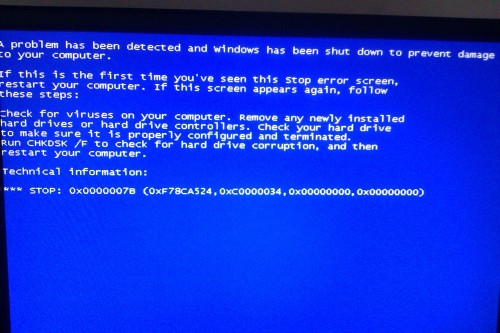 电脑开机蓝屏  xp系统 两年前组装的