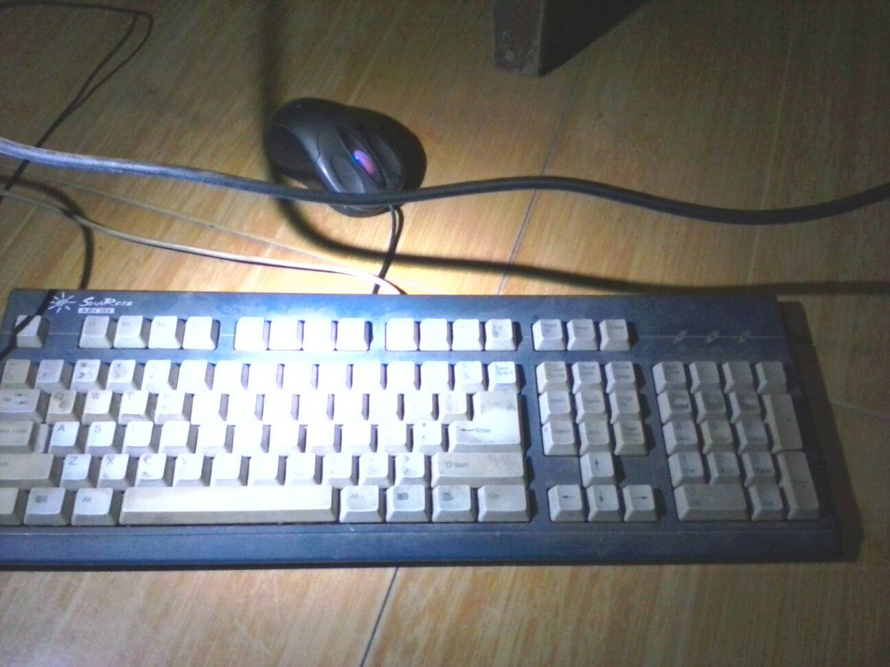 想知道电脑键盘没反应灯不亮怎么办