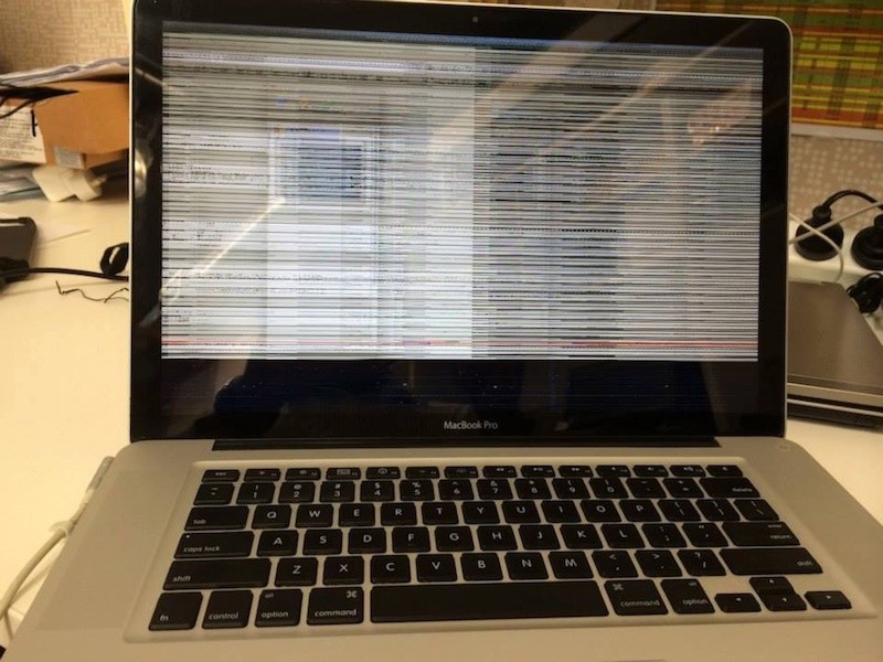 请问苹果笔记本电脑花屏是怎么回事？