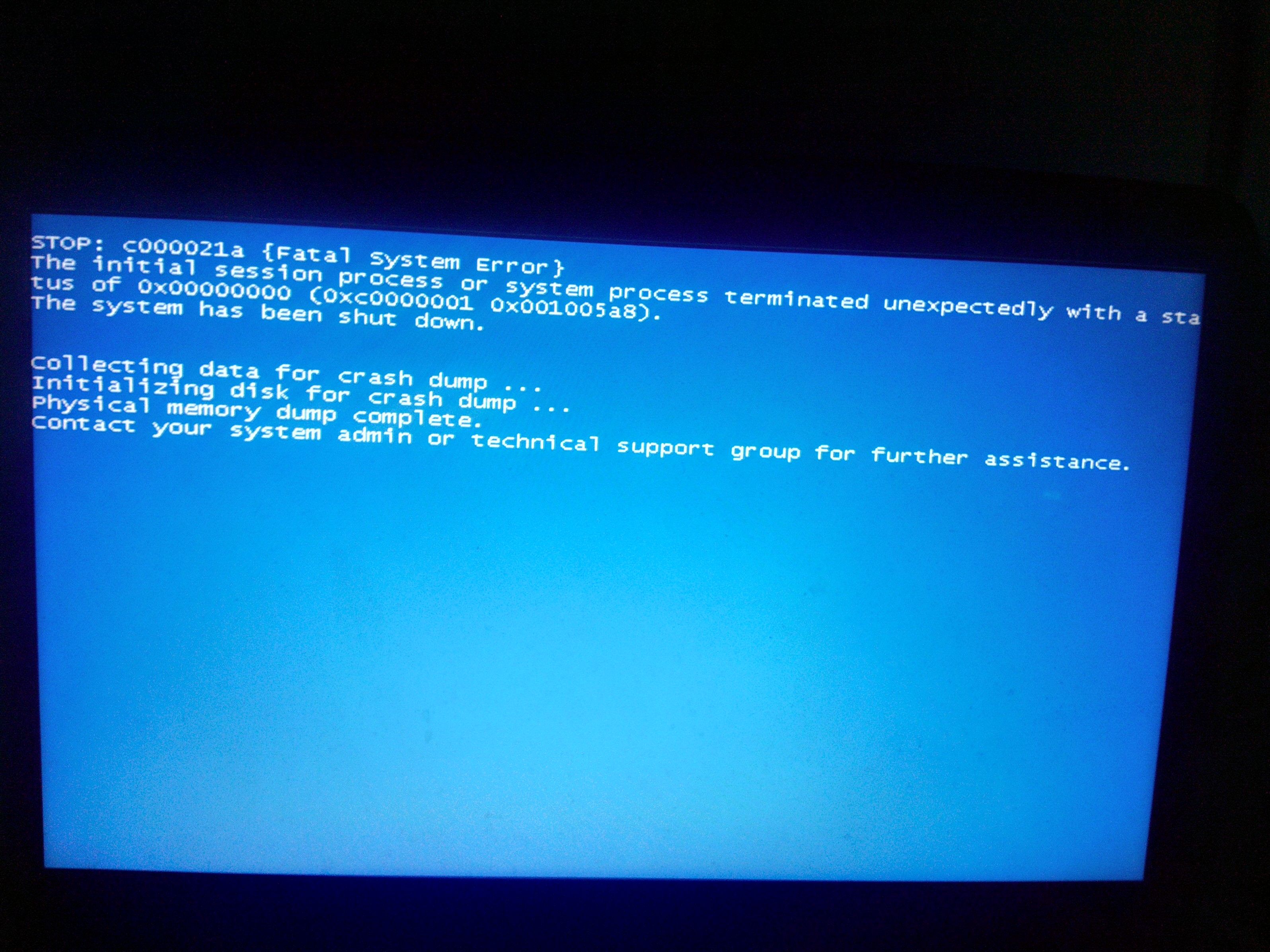 那次我在玩电脑突然蓝屏，然后我重启屏幕先显视正在启动然后就一直黑屏