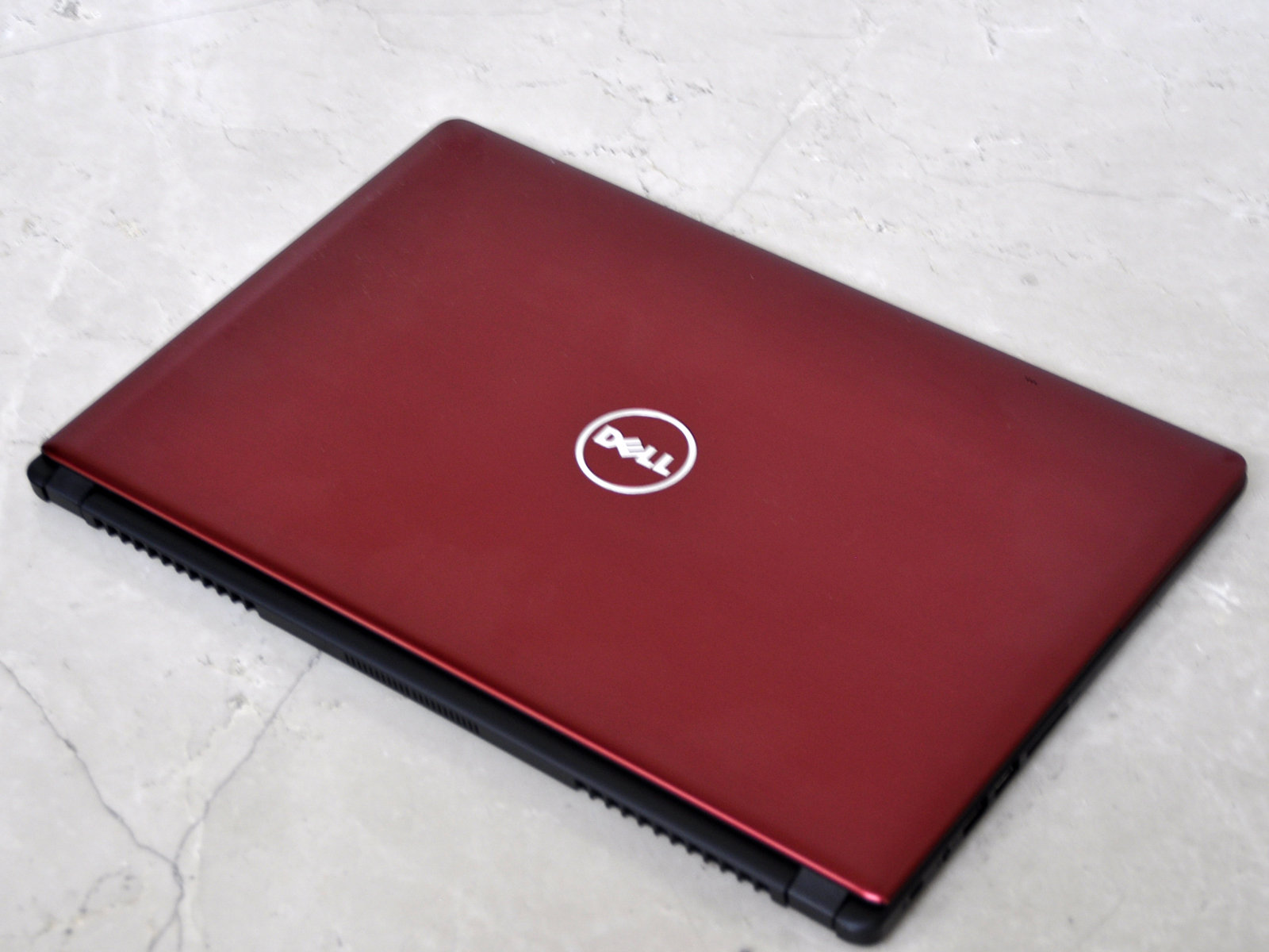 请告诉我戴尔超薄笔记本电脑红色哪款好？