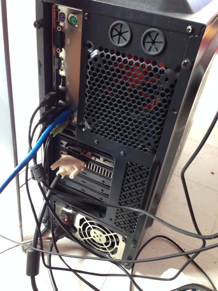 谁能回答我电脑主机怎样插线