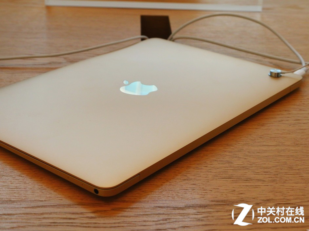 蘋果筆記本電腦超薄款是不是macbook？