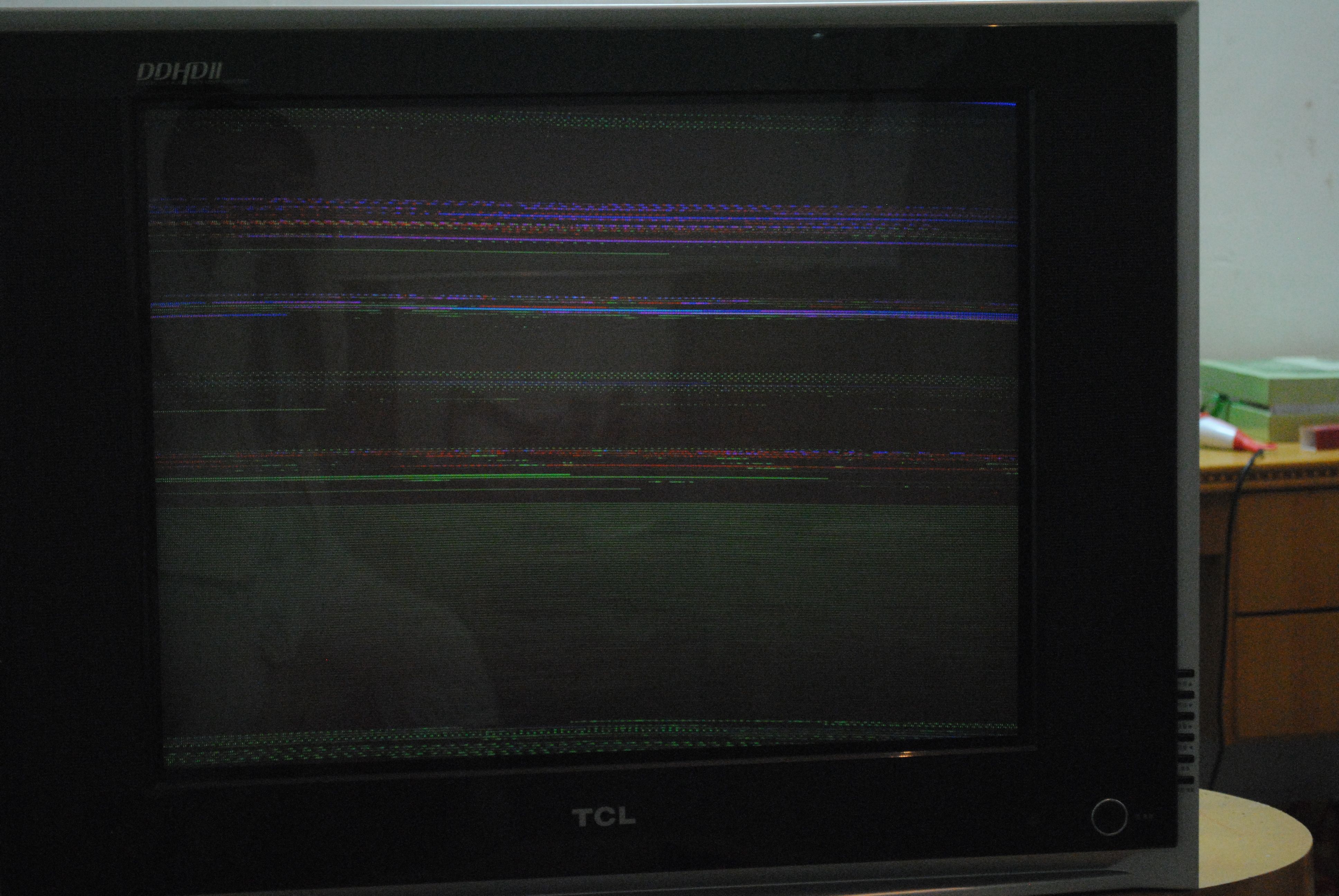 電視屏幕閃爍,起綠條紋是什麼原因？