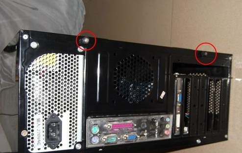 哪位可以告诉我怎么拆电脑主机机箱