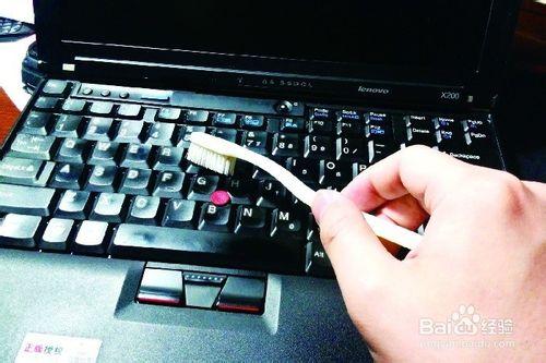 键盘插上电脑死机怎么解决？
