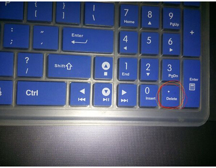 新买了个键盘，找不到DELETE键，求高人指点