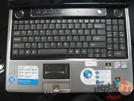 华硕VM590Z 笔记本多少钱？扬声器在键盘底下是吗？这样的话可以贴键盘保护膜吗