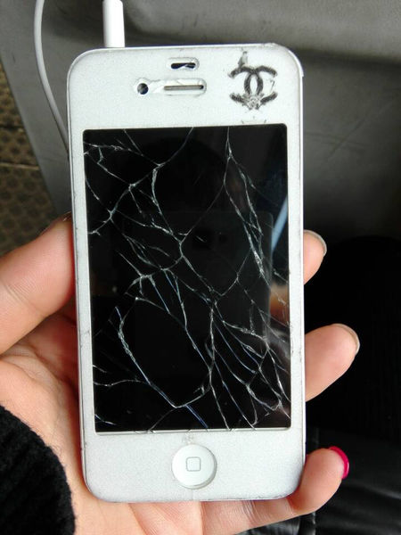 iphone4s屏幕玻璃碎了換一個多少錢？
