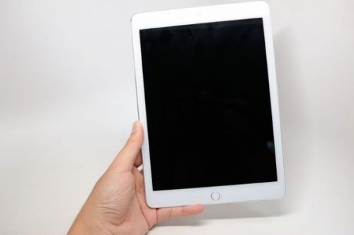 谁了解ipadairhome键在哪