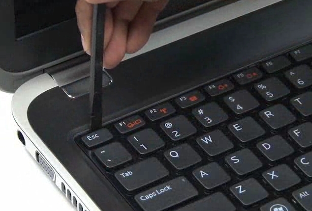 戴爾筆記本鍵盤怎麼拆下來麻煩知道的說下