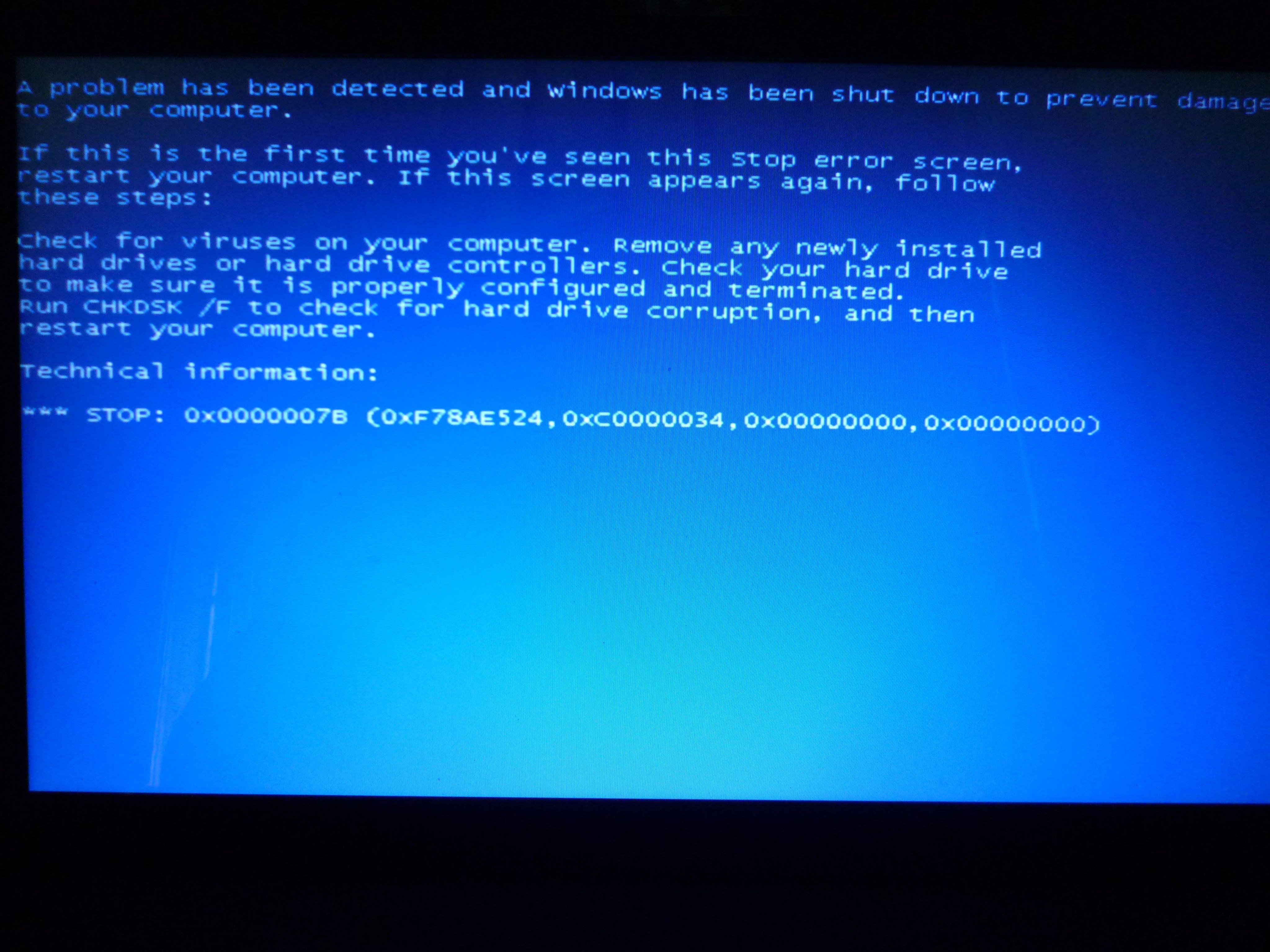筆記本開機藍屏，去電腦店重裝了係統之後，半個月沒用又藍屏