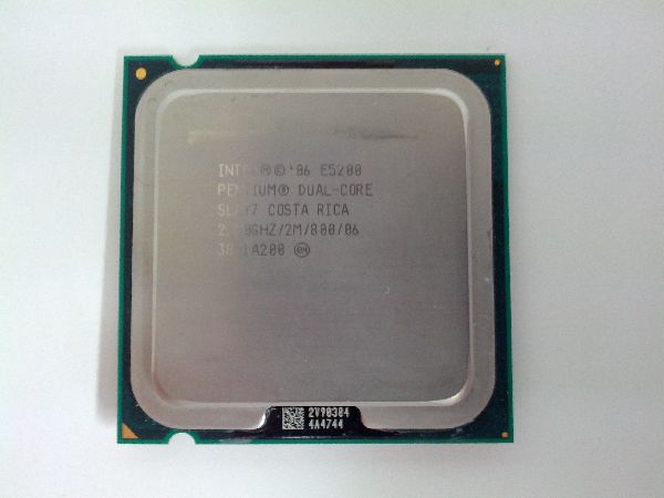 处理器:		Pentium Dual-Core E5200 2.50GHz
内存:		2GB 金士顿 DDR2 800MHZ
硬盘:		320GB 希捷
显卡:		标准