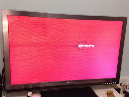 想知道电脑屏幕为什么变成红色的了
