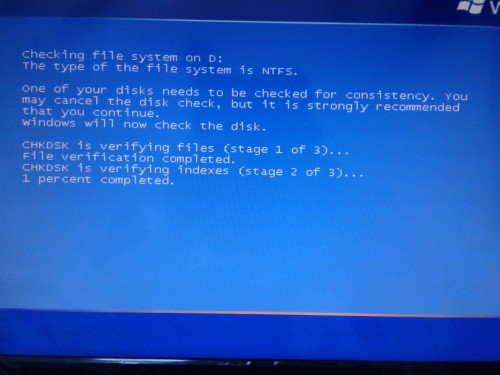 電腦開機的時候藍屏了 怎麼修複啊