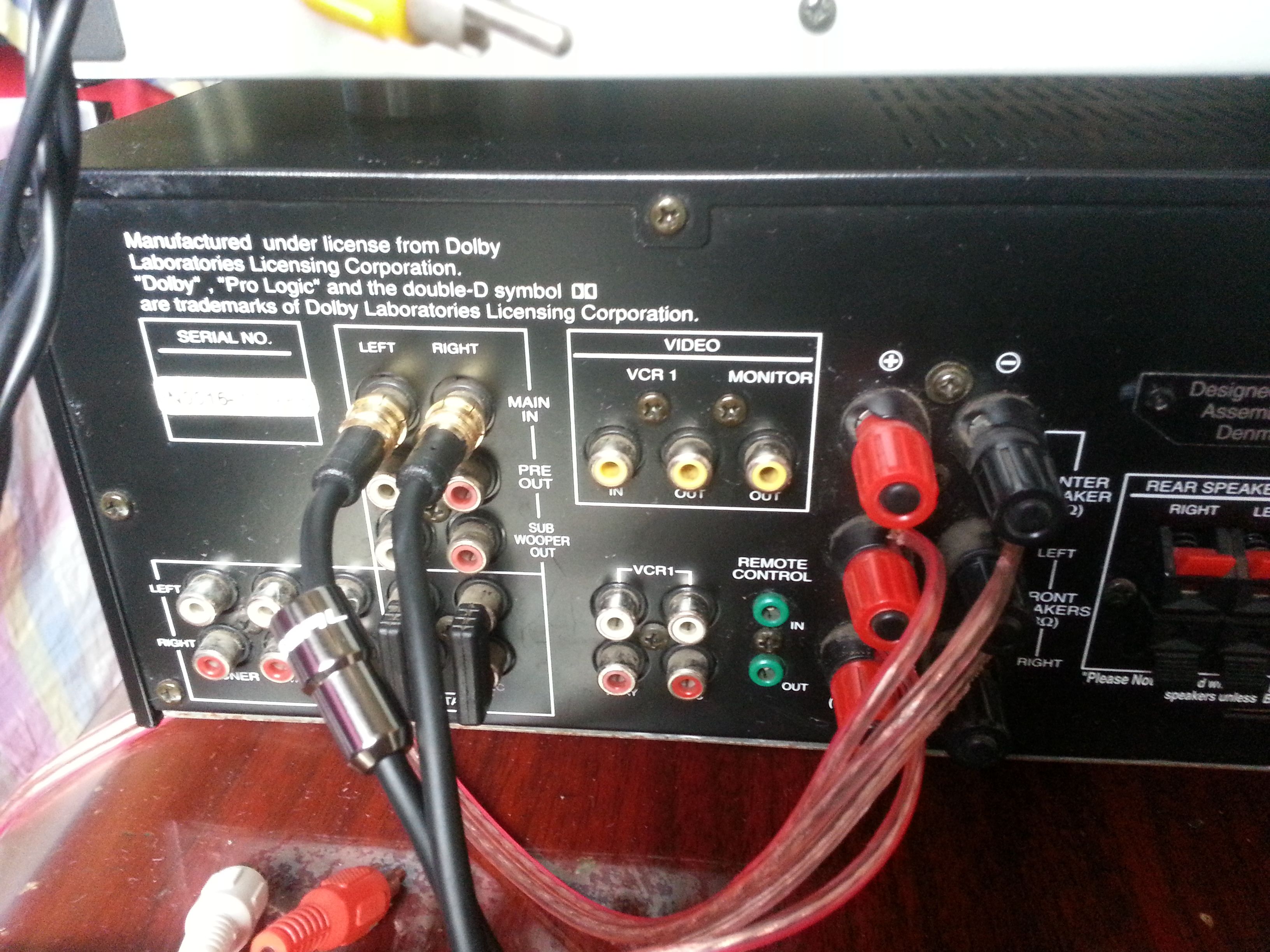 功放插电正常但是插音箱后没反应是什么问题？