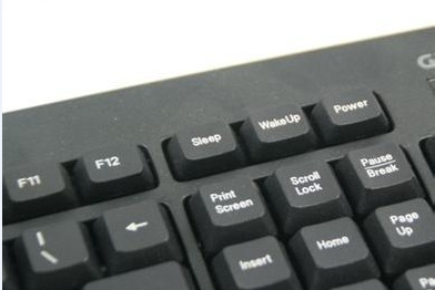 新电脑的键盘上没有power键和printscreen键，该用哪个键盘键一键