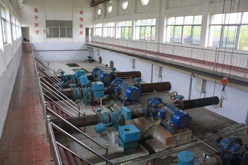 我想开一个小的水厂，都要买那些设备啊？