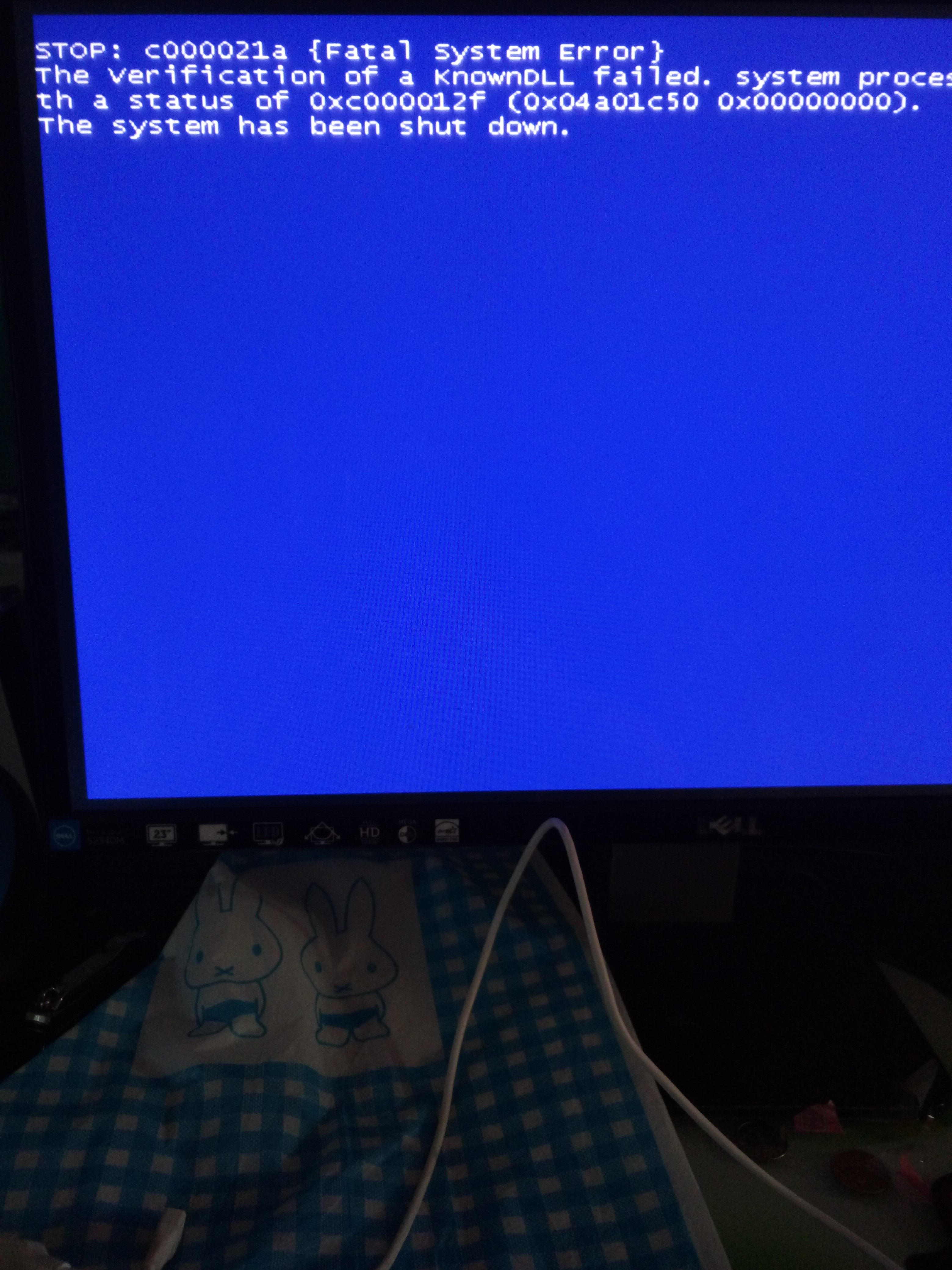 电脑c盘的东西全被删除了，然后出现蓝屏，怎么修。