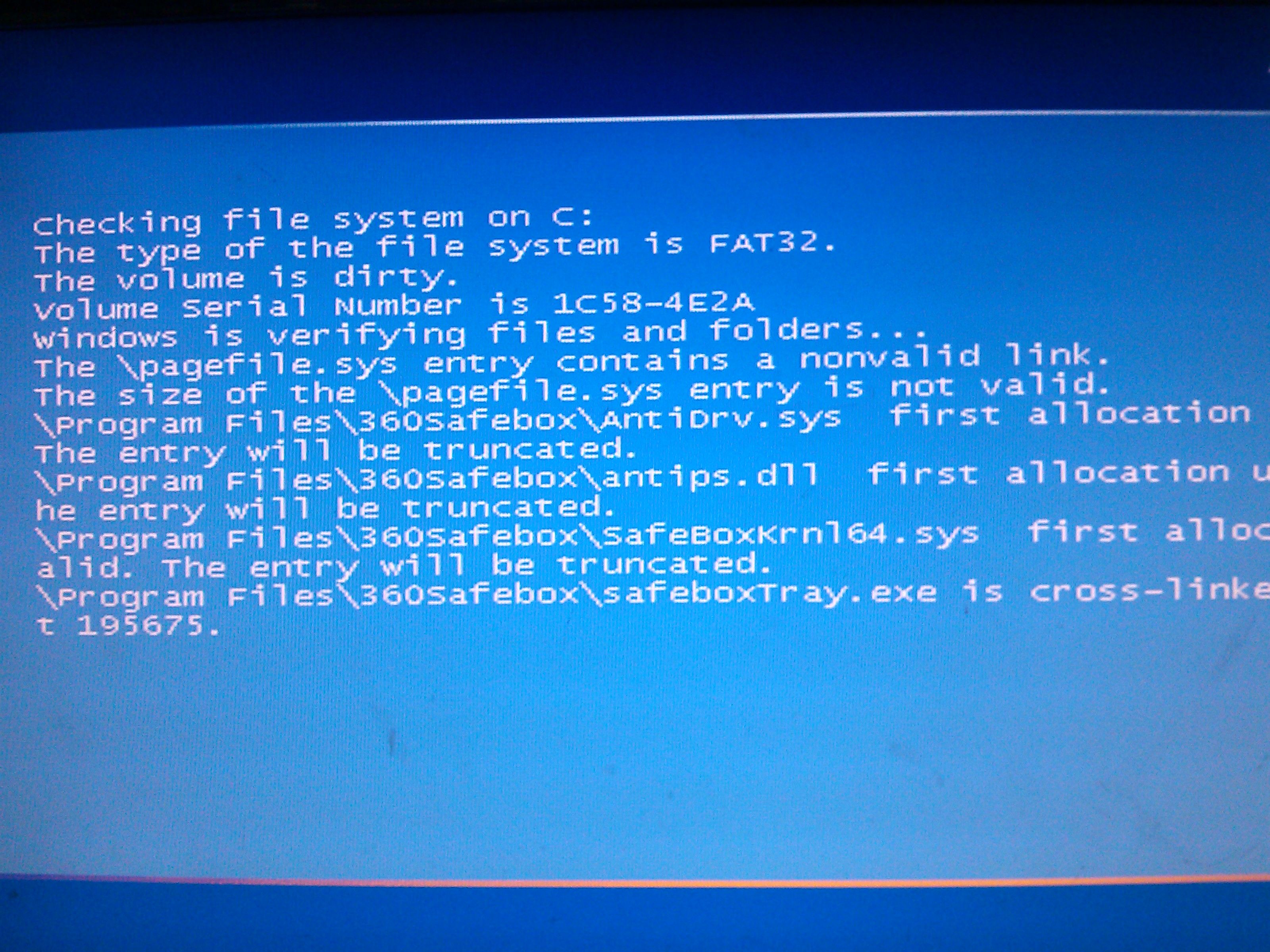 我的电脑老是开机后就立刻蓝屏，重启了很多次，都没用！请问怎么办？