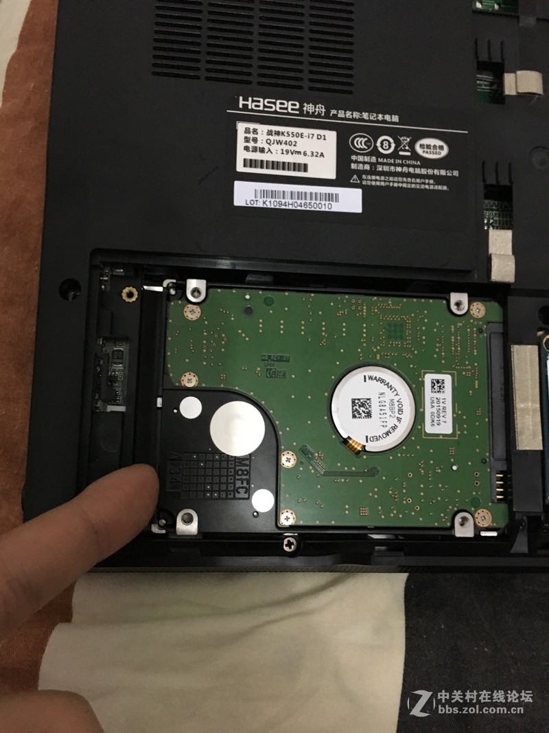 k550l可以装固态硬盘吗？什么接口的？