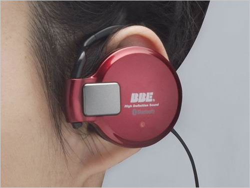 使用耳塞式耳机耳朵疼是什么原因？