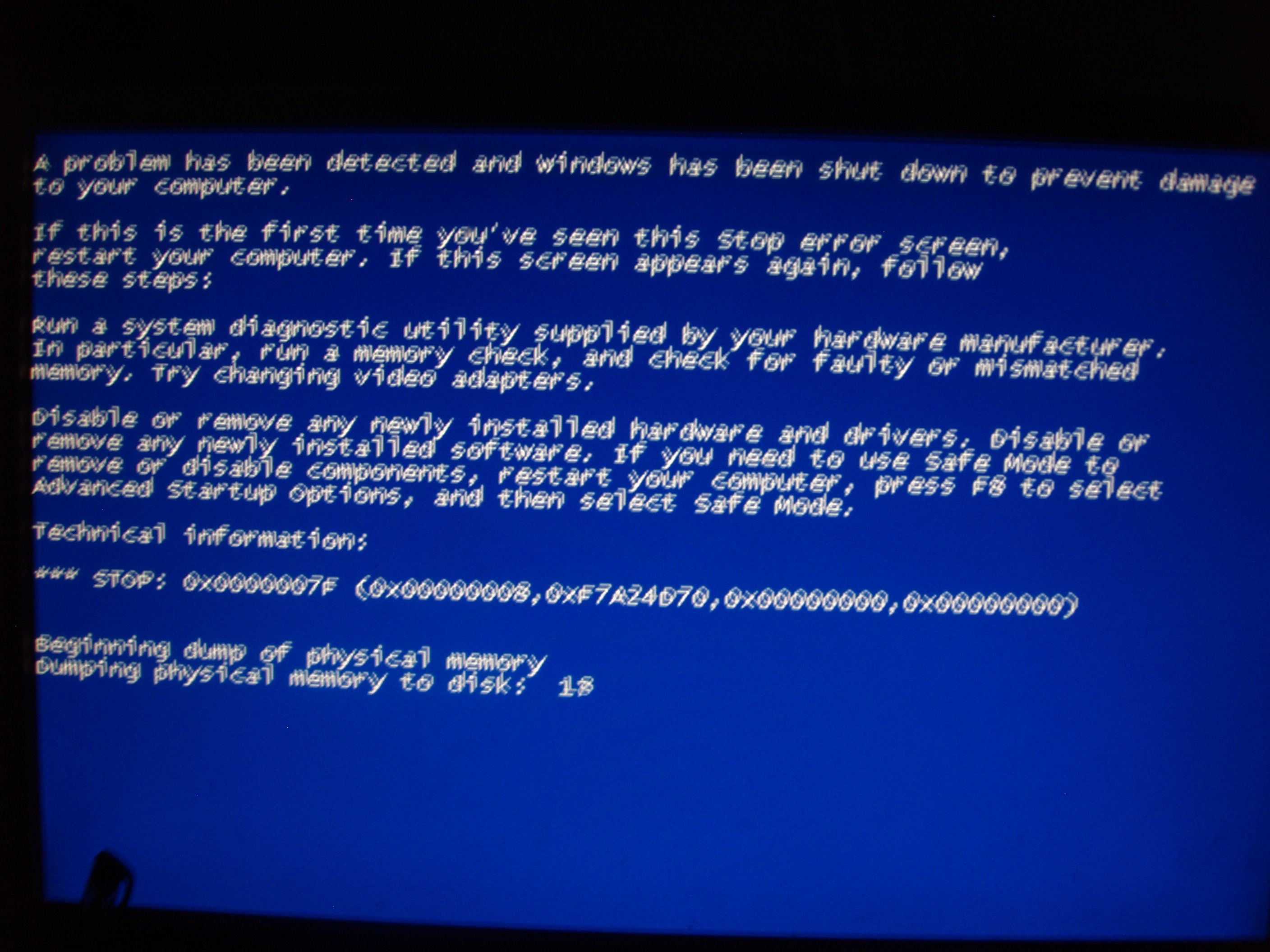 电脑开机时出现蓝屏及英文 不及时按Esc 就无法正常开机
