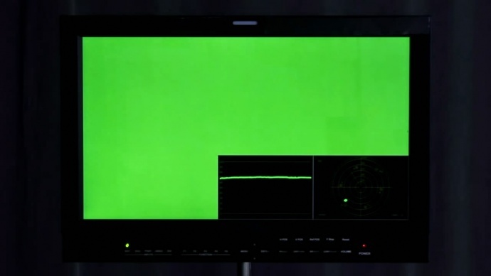 显示器上有条很细的垂直的绿色直线，怎么回事？