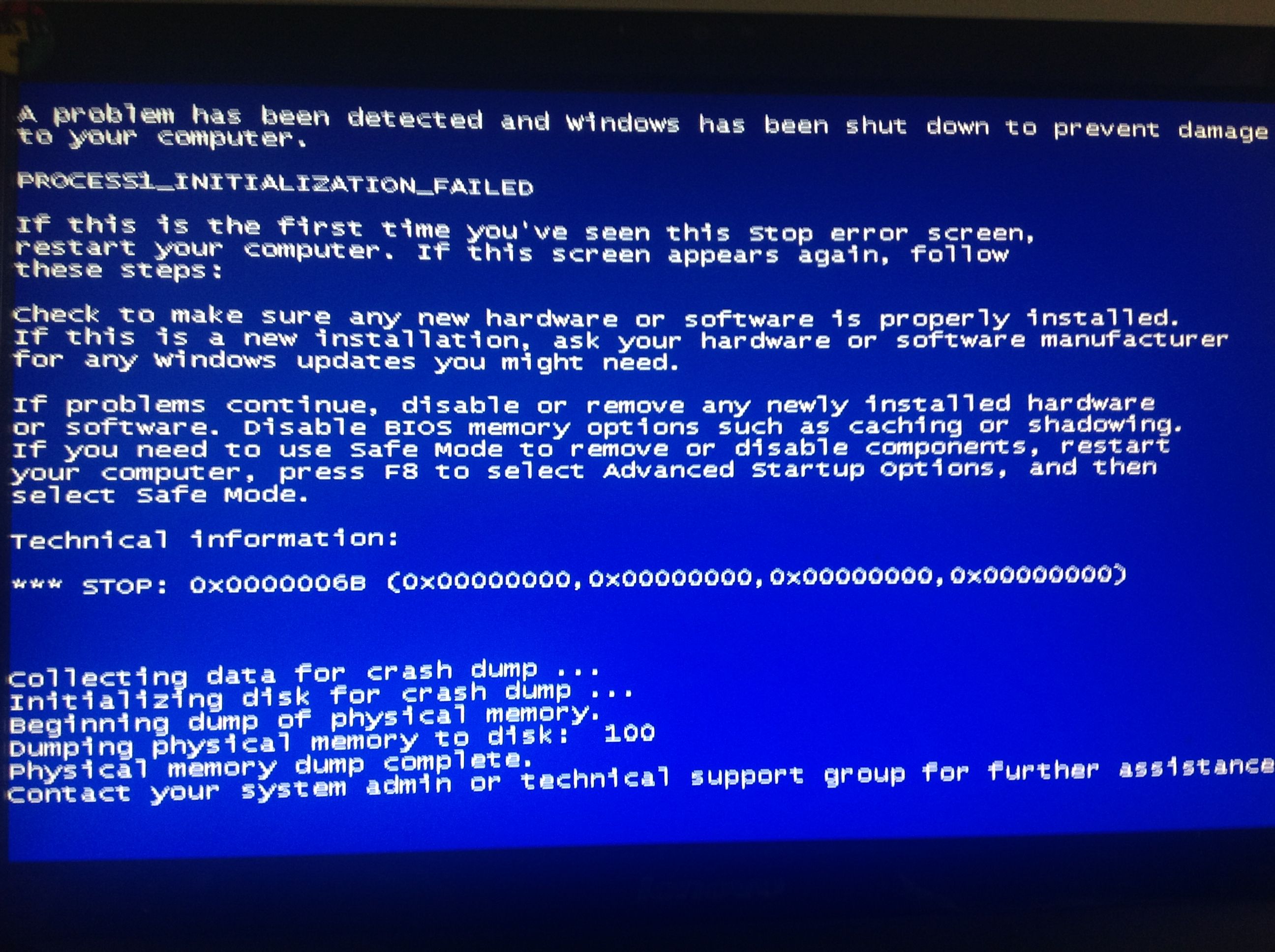 求解答，联想电脑开机不知道怎么一直显示着蓝色背景还有一些大小英文的