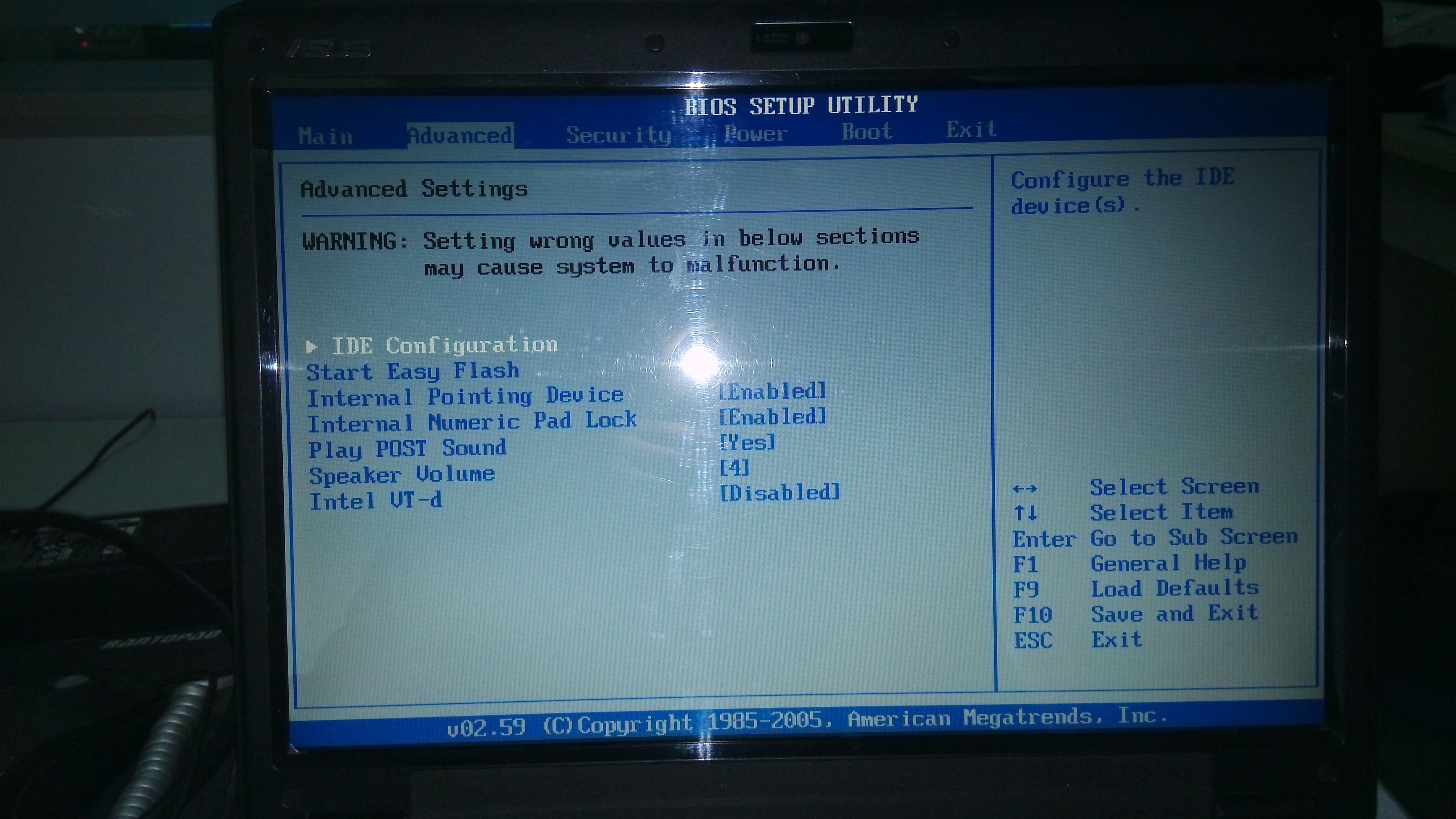 笔记本在重装系统过程中无法识别硬盘，但是在BIOS界面可以看见硬盘  在PE界面却没有  无法重装系统