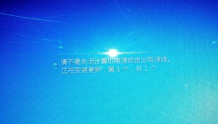 win7系统一开机就就自己改分辨率，每次调好了关机开机就的又调是怎么回事啊