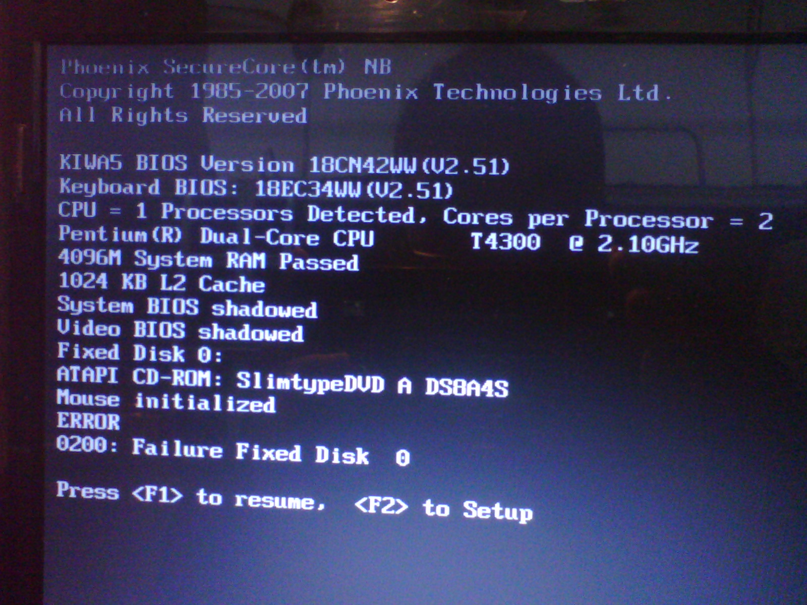 台式电脑重装系统，重启以后黑屏光标闪烁不进入桌面显示