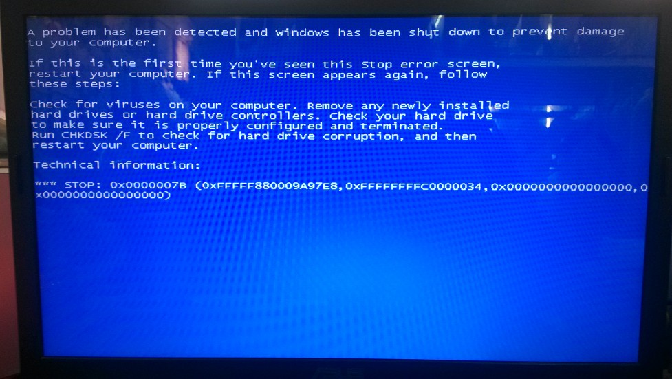 电脑开机蓝屏，什么模式都进不去，看了不少解决方法，没什么用，代码
