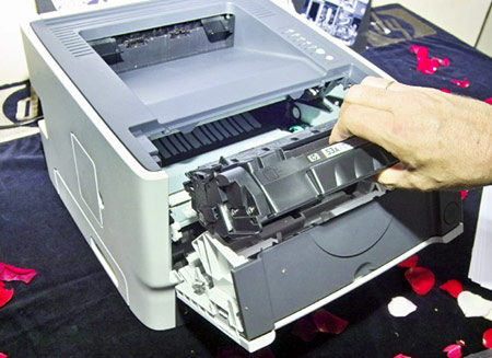 计算机维修从业者，经常需要给计算机清理灰尘，还有给打印机加墨粉，