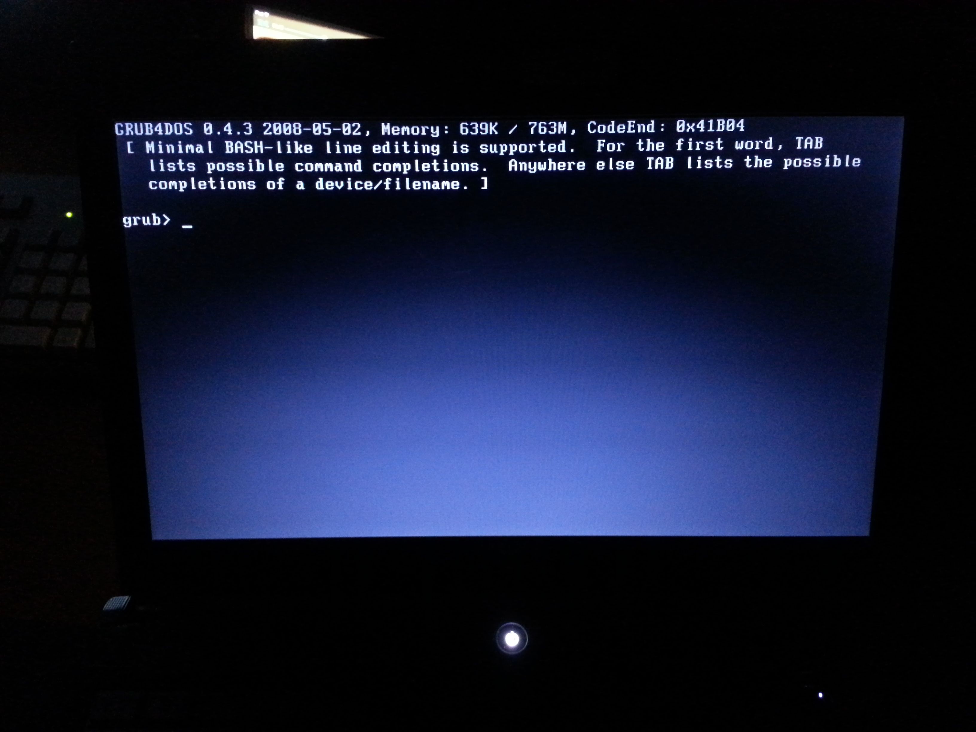电脑系统重装了，但是开机进不了系统，直接就是黑屏？