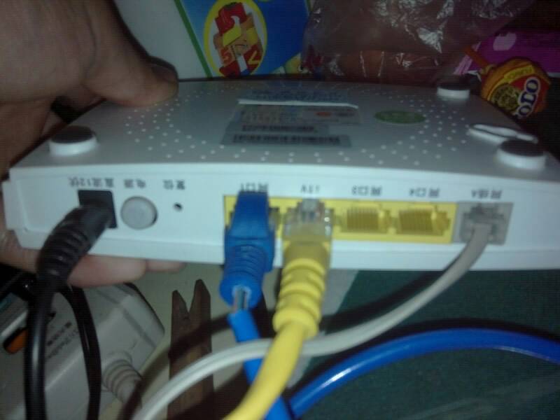 为什么我把黄线插在电脑上了上面的灯也亮了而电脑显示没插好