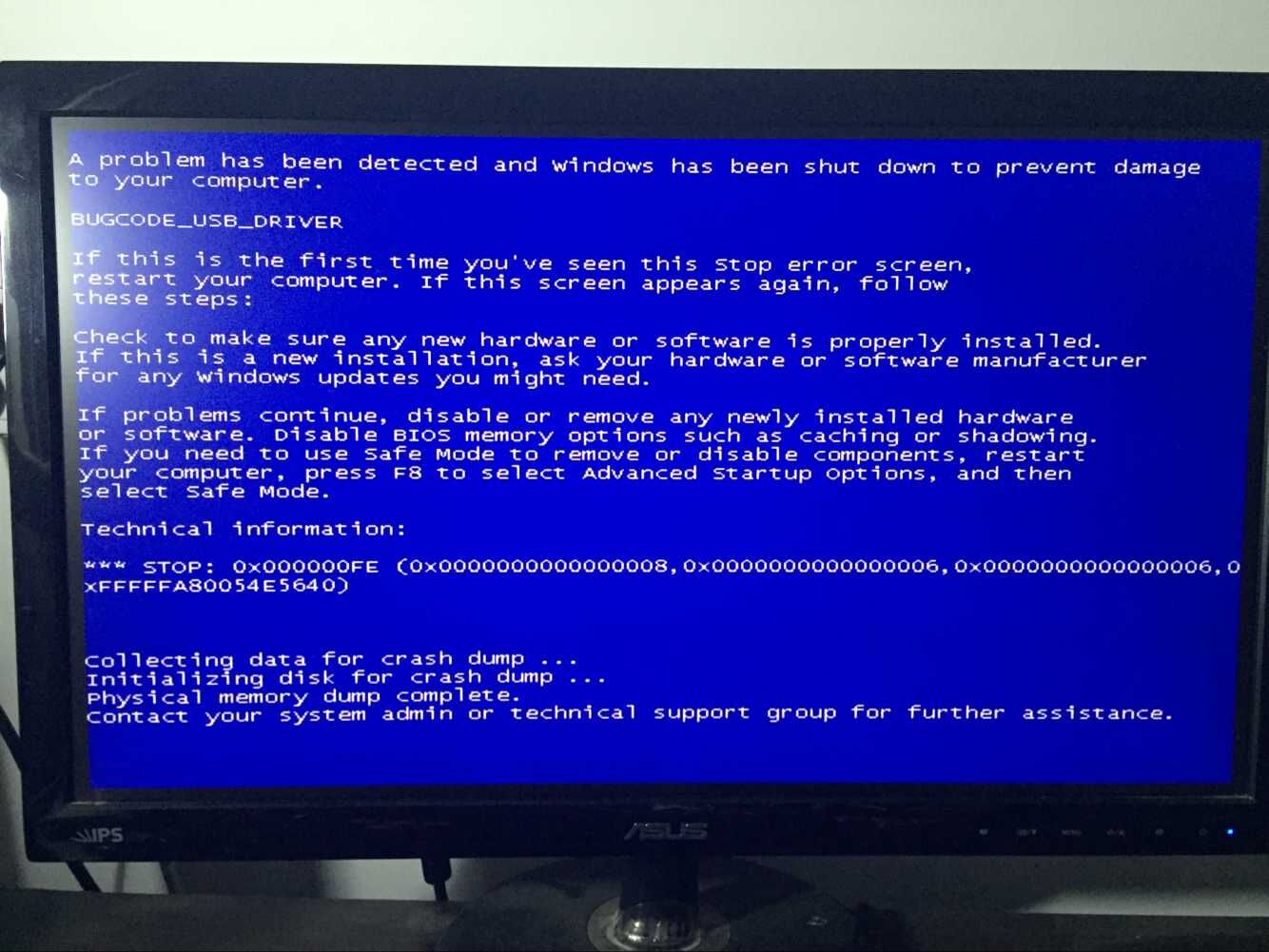 为什么电脑一检测硬件屏幕就卡住不动，然后就蓝屏
