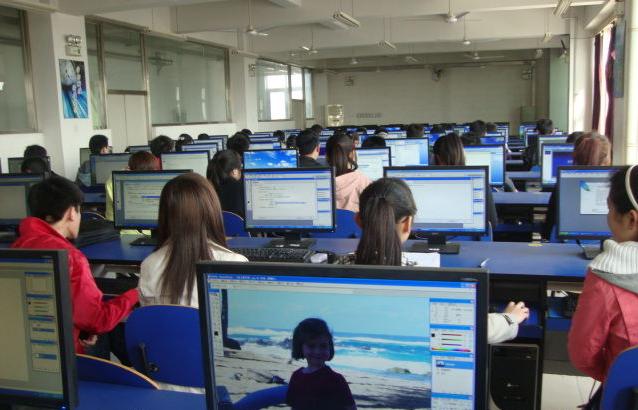 安徽国防科技职业学院电脑室是免费开放给学生上网吗？