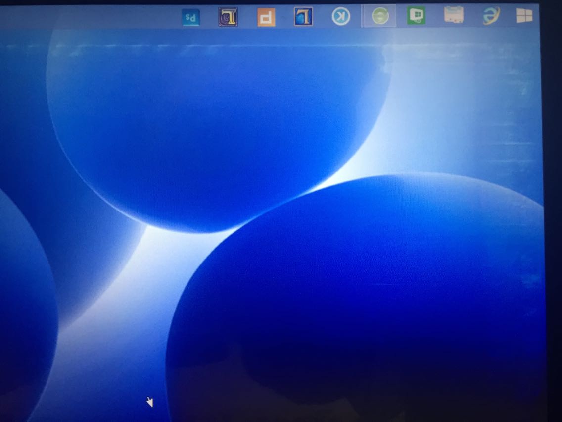 我的笔记本电脑屏幕变黑，没有桌面图标只有部分窗口，如QQ能显示出来