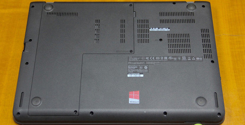 ThinkPad E450（20DCA01HCD）

请问这个笔记本可以插几块硬盘？  我想买一块固态硬盘加上。