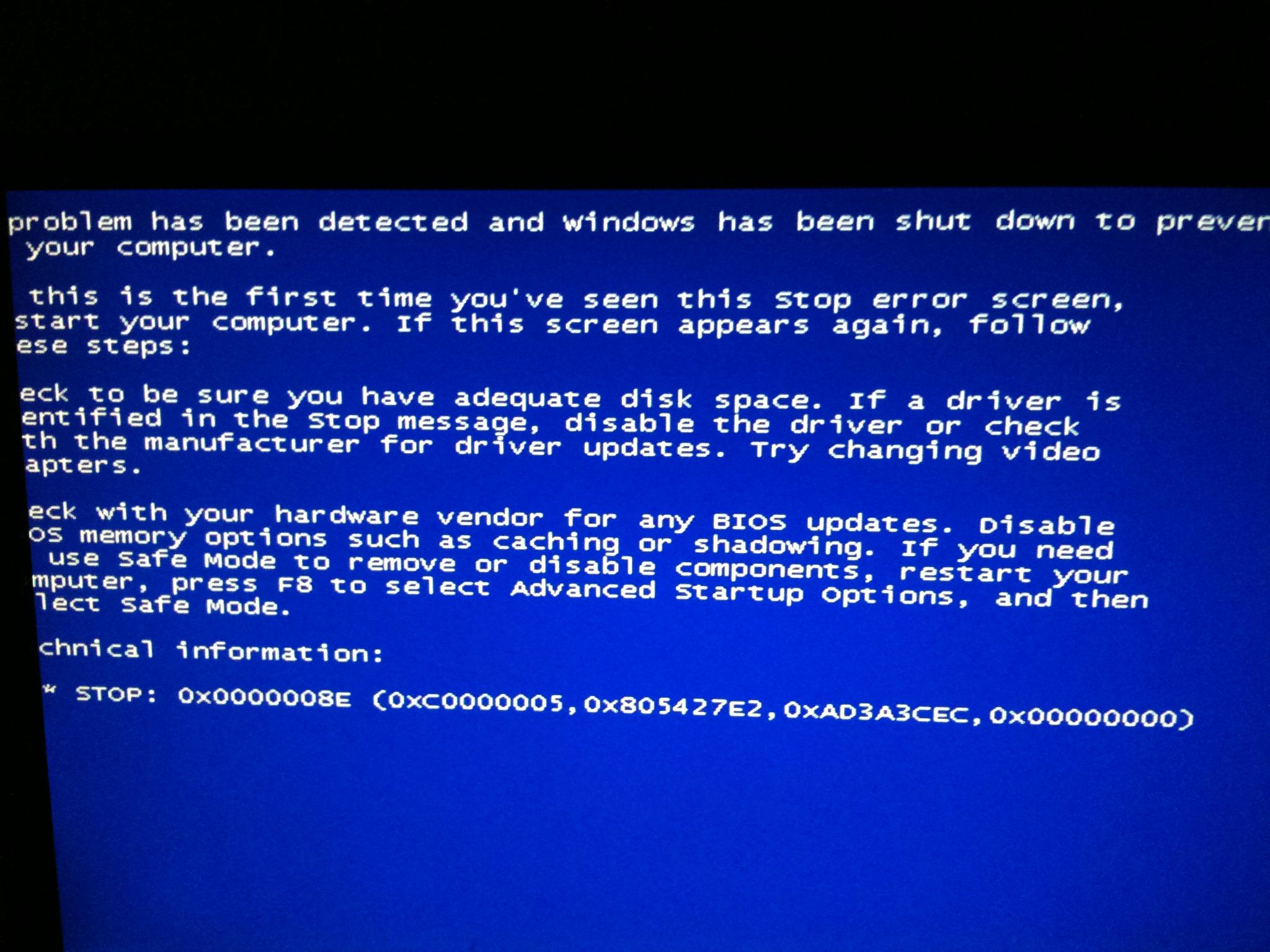 电脑一开机就蓝屏 安全模式也蓝屏。反正是各种蓝屏。大神帮我看看。