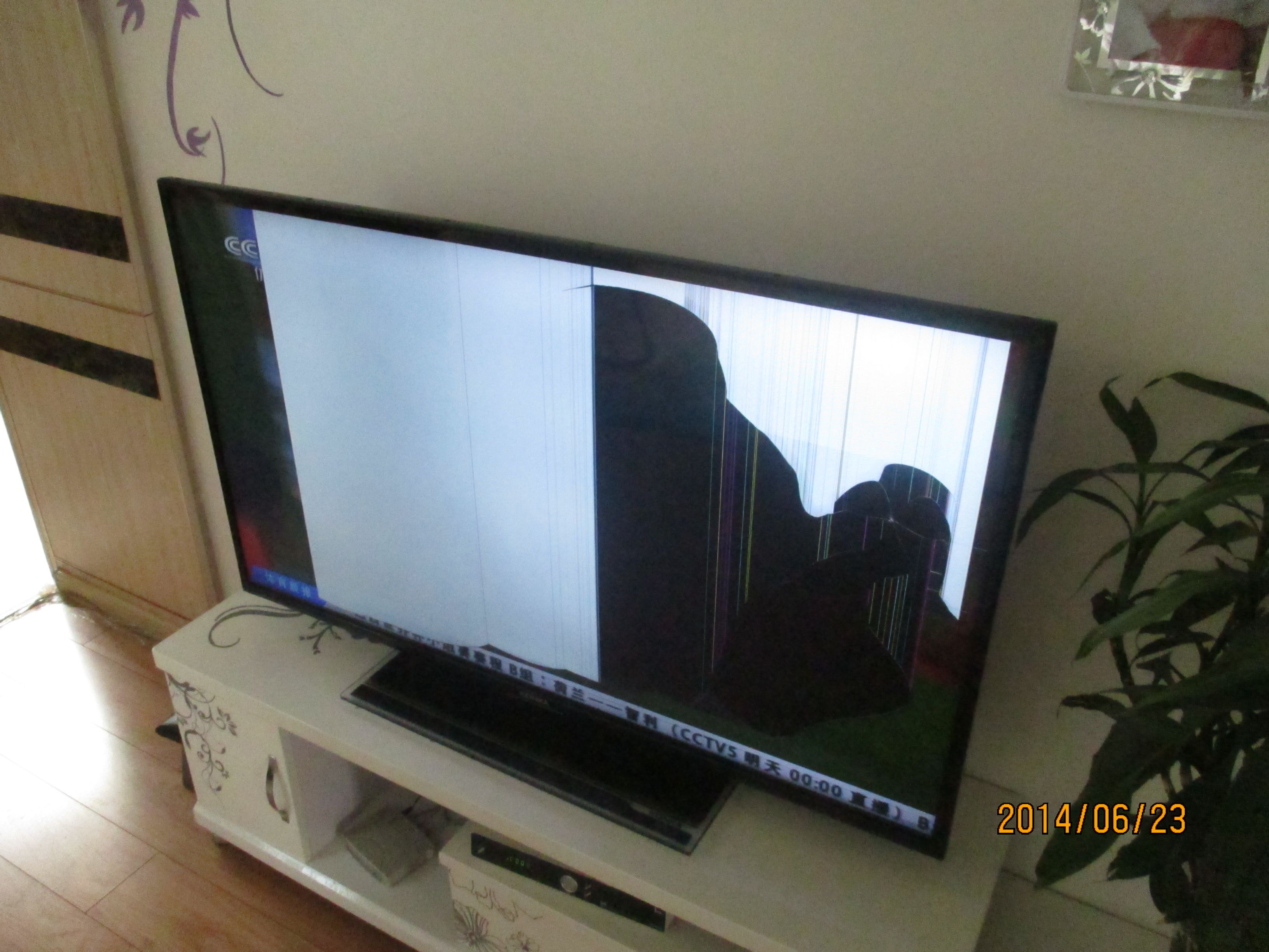 三十二寸液晶電視屏幕全黑那裏壞了