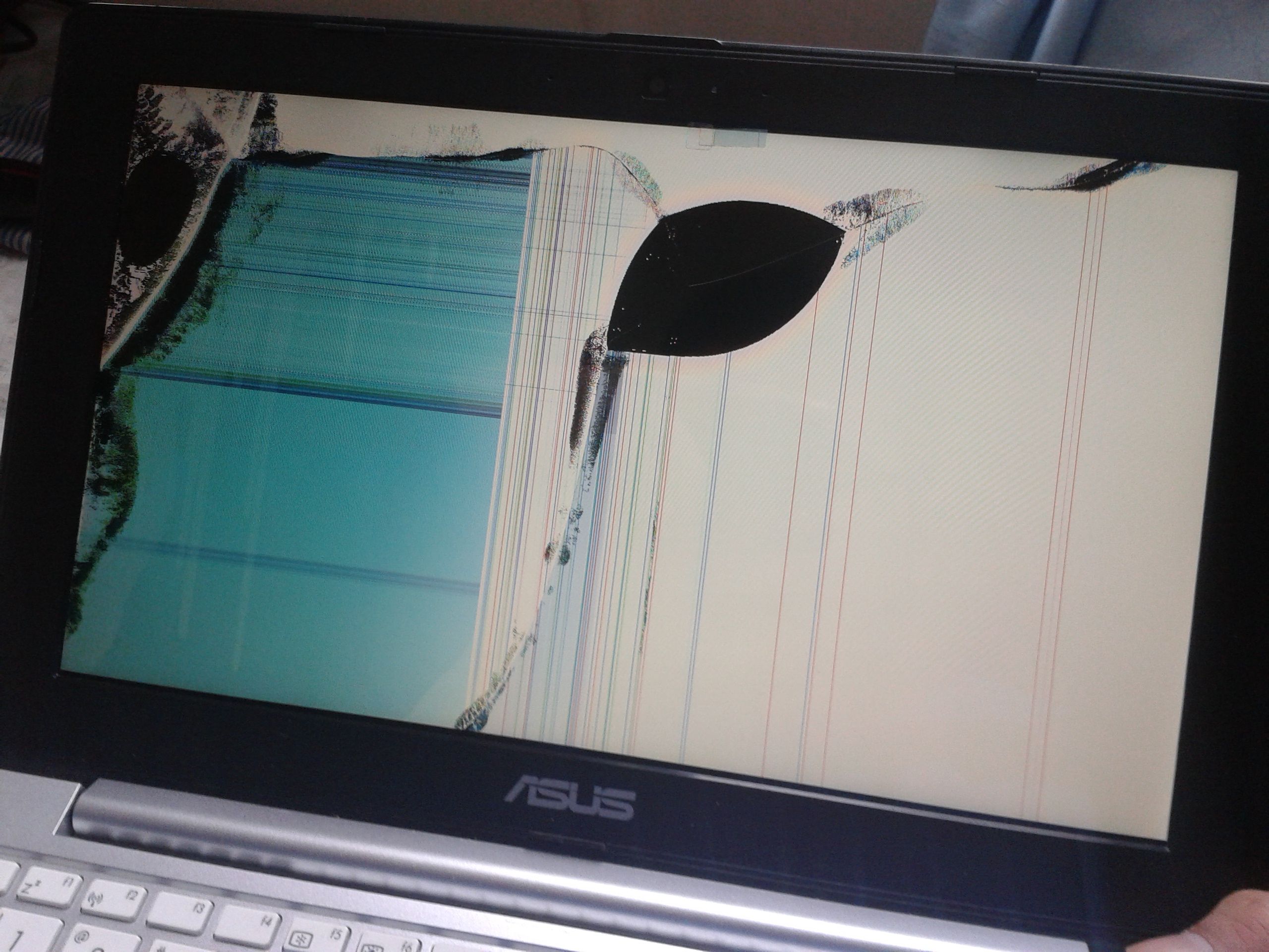 笔记本电脑屏幕框裂开了，怎么办？