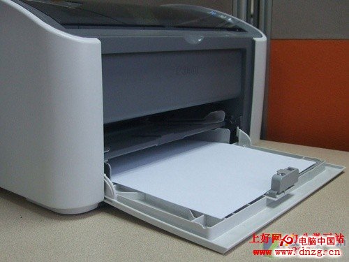 打印机怎么放纸进去？