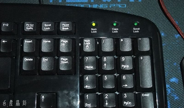 鍵盤拆了裝回去指示燈為什麼不亮鍵盤也沒用