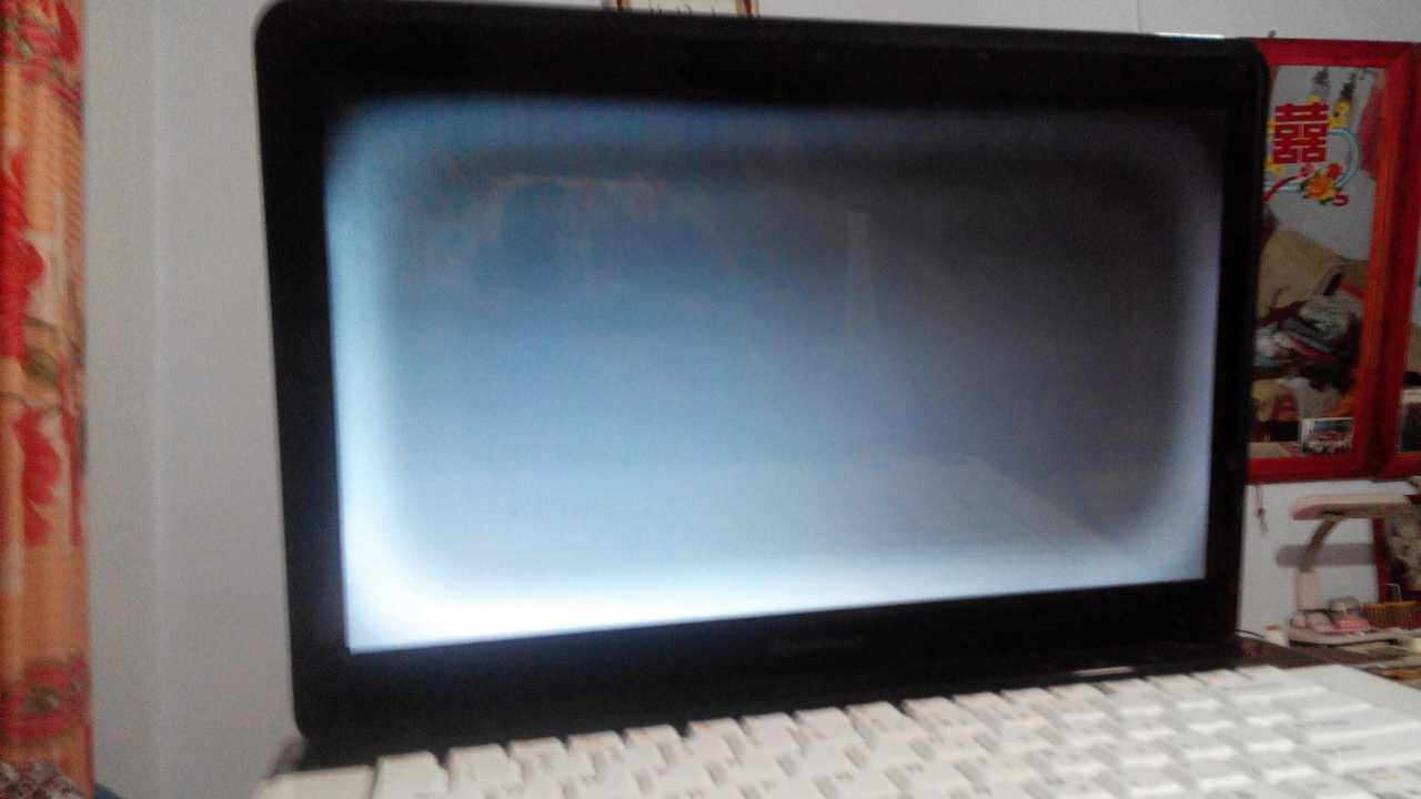 笔记本电脑关机后屏幕黑了 但是里面一直在运行 边上的指示灯亮着 现在开不了屏幕