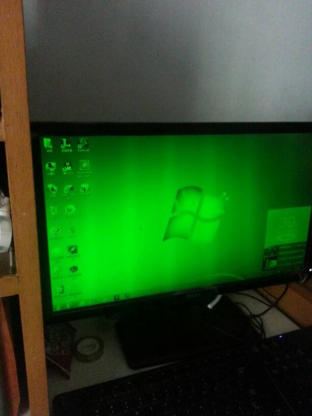 电脑屏幕变成绿色了怎么办