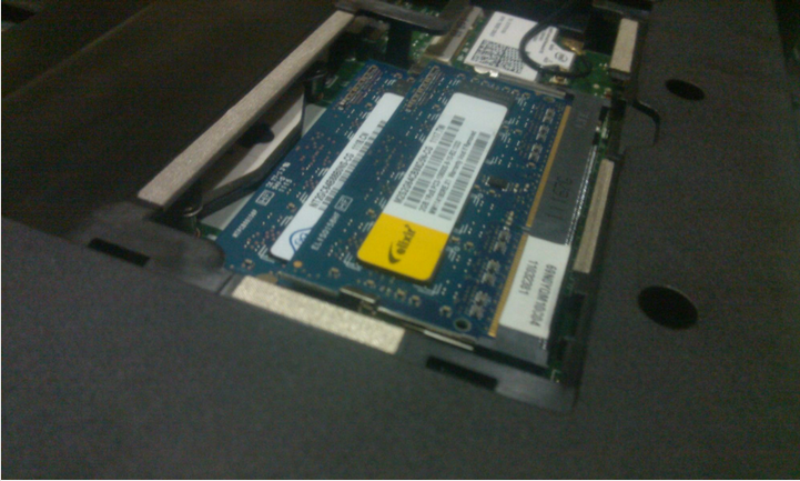 我的电脑是Acer aspire 4330想换个内存条，但是内存条盖子螺丝拧不动